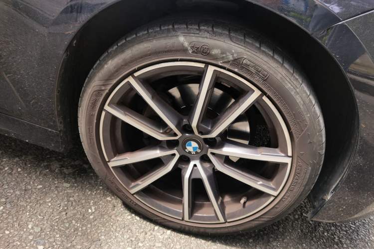 Used BMW 3 Series 2021 Second Facelift 320i Sport Package Right Front Wheel Hub