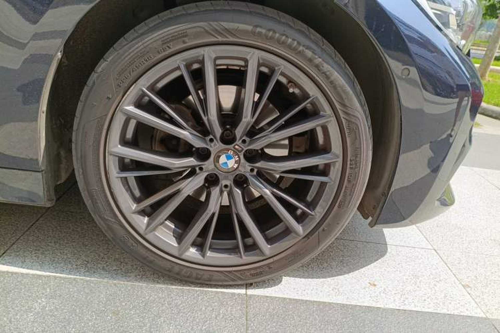 Used BMW 3 Series 2021 Facelifted 325Li M Sport Night Edition Package Right Front Wheel Hub