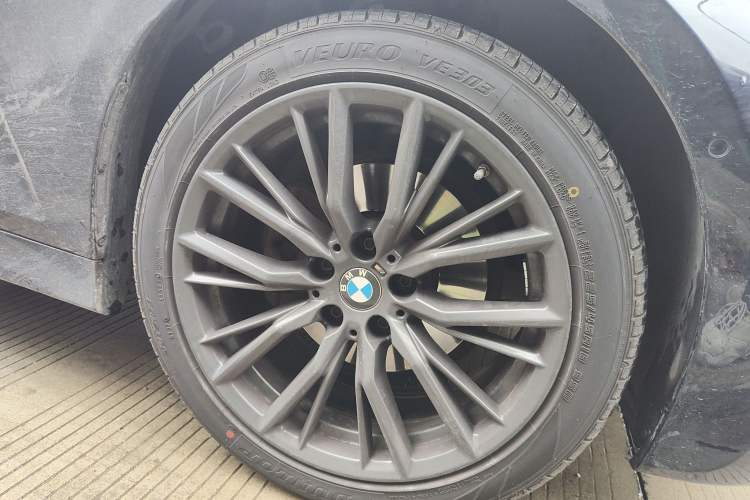 Used BMW 3 Series 2021 325i M Sport Night Edition package Right Front Wheel Hub
