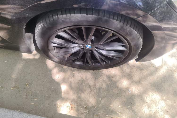 Used BMW 3 Series 2021 325i M Sport Night Edition package Right Front Wheel Hub