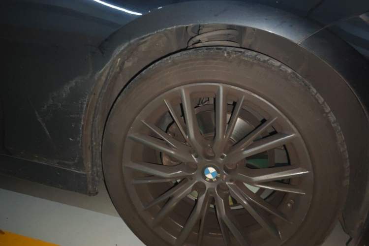 Used BMW 3 Series 2021 325i M Sport Night Edition package Right Front Wheel Hub