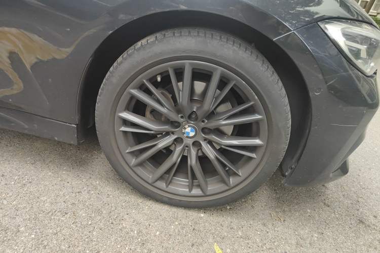 Used BMW 3 Series 2021 Second Facelift 325Li M Sport Night Edition Package Right Front Wheel Hub