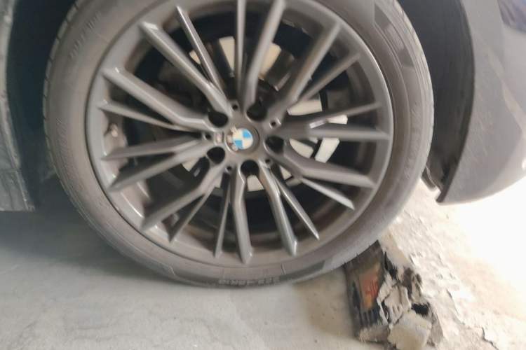 Used BMW 3 Series 2021 325i M Sport Night Edition package Right Front Wheel Hub
