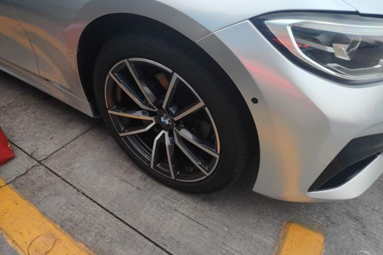 Used BMW 3 Series 2021 Restyled 325Li M Sport Package Right Front Wheel Hub