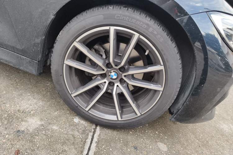 Used BMW 3 Series 2021 320Li M Sport Package Right Front Wheel Hub