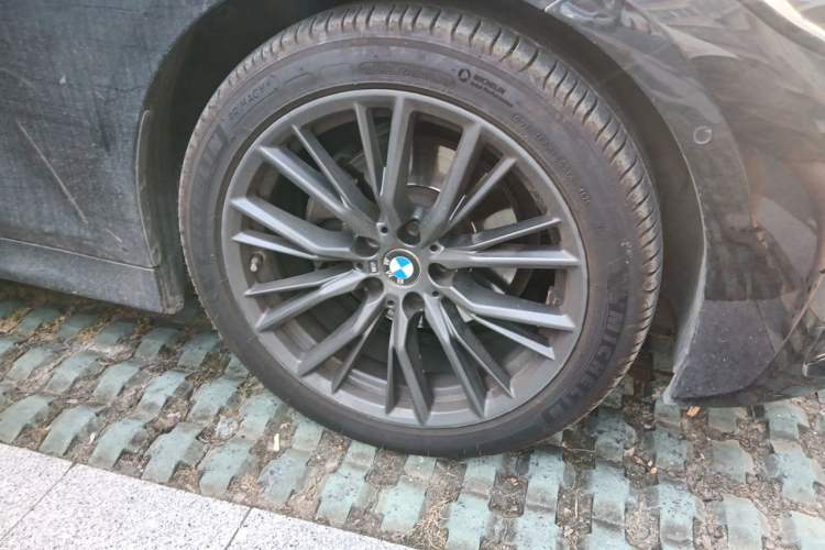 Used BMW 3 Series 2021 325i M Sport Night Edition package Right Front Wheel Hub