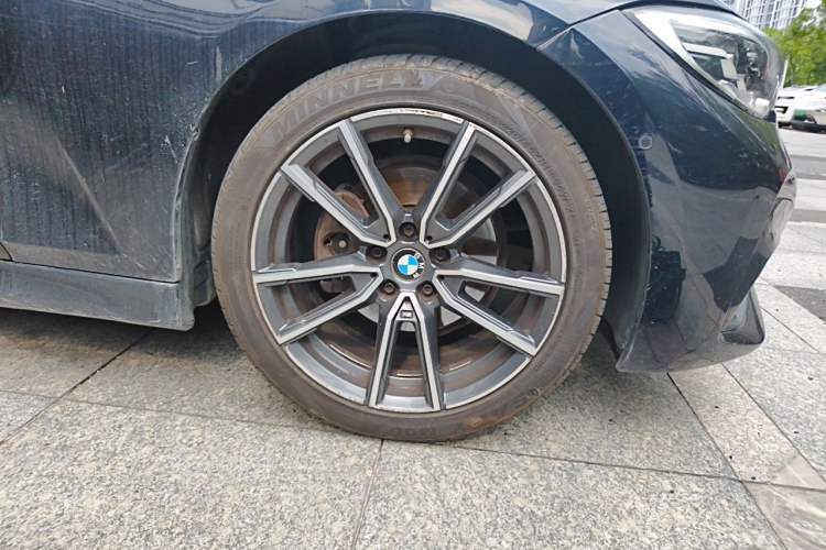Used BMW 3 Series 2021 325Li M Sport Package Right Front Wheel Hub