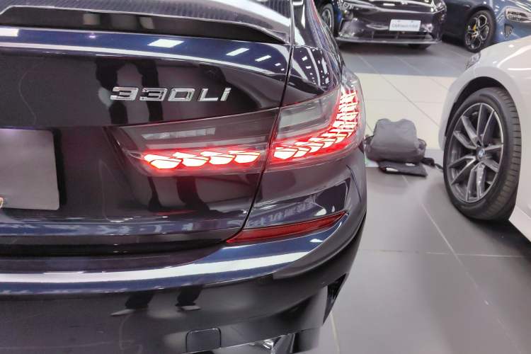 Used BMW 3 Series 2021 Second Facelift 330Li xDrive M Sport Night Edition Package Right Rear Taillight