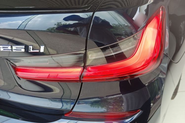 Used BMW 3 Series 2021 325Li M Sport Shadowline Package Right Rear Taillight