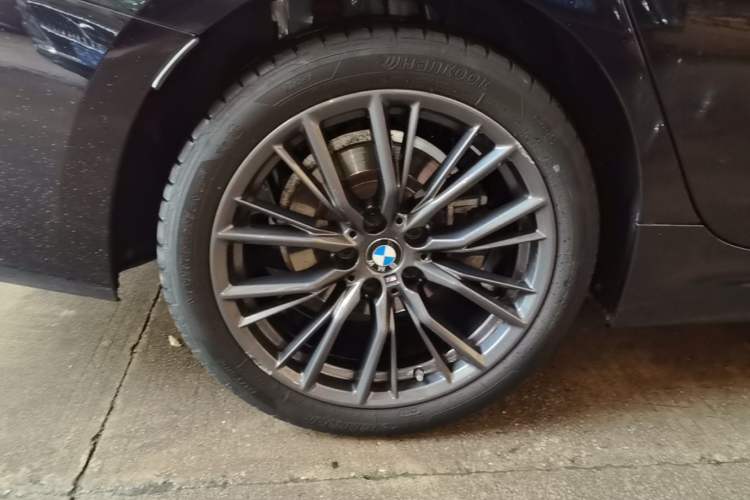 Used BMW 3 Series 2021 325Li M Sport Shadowline Package Right Rear Wheel Hub