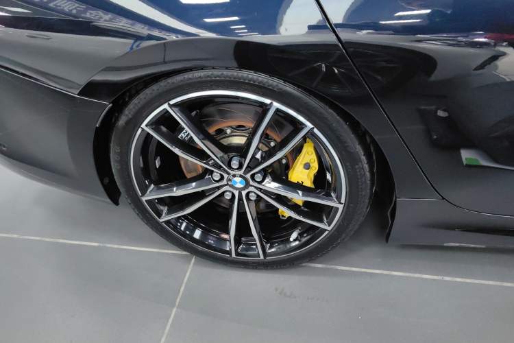 Used BMW 3 Series 2021 Second Facelift 330Li xDrive M Sport Night Edition Package Right Rear Wheel Hub