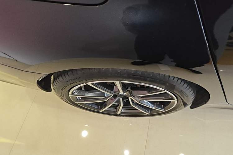 Used BMW 3 Series 2021 Facelifted 320Li M Sport Package Right Rear Wheel Hub