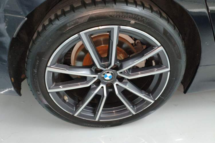 Used BMW 3 Series 2021 Second Facelift 320Li M Sport Package Right Rear Wheel Hub