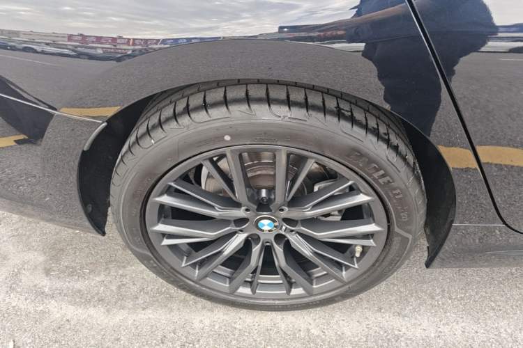 Used BMW 3 Series 2021 325i M Sport Night Edition package Right Rear Wheel Hub