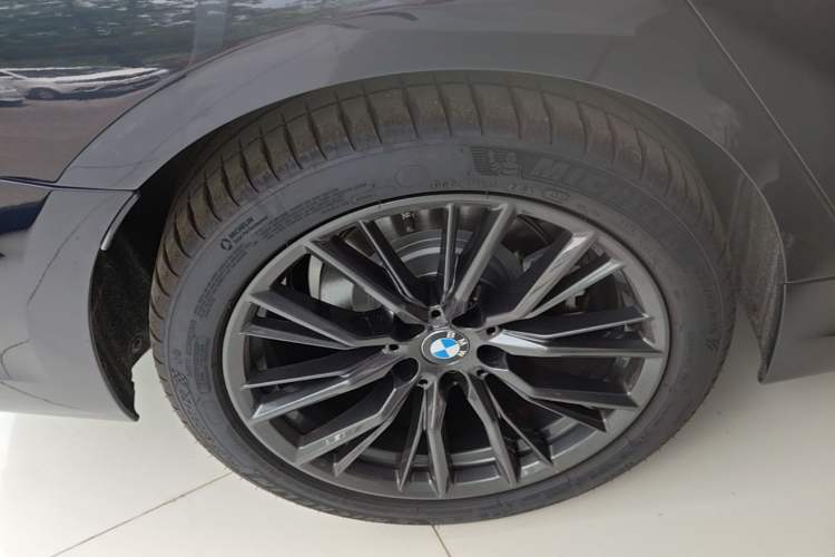 Used BMW 3 Series 2021 325Li M Sport Shadowline Package Right Rear Wheel Hub