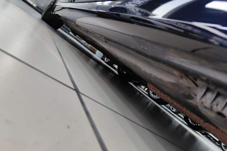 Used BMW 3 Series 2021 Second Facelift 330Li xDrive M Sport Night Edition Package Right Side Sill