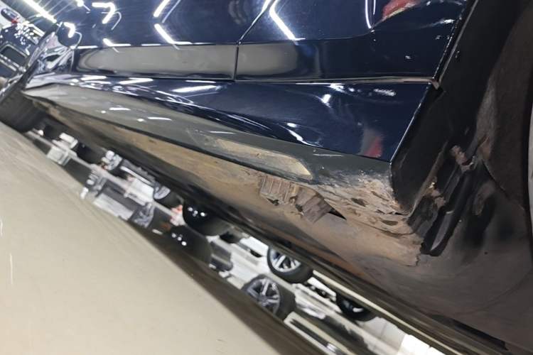 Used BMW 3 Series 2021 325Li xDrive M Sport Package Right Side Sill