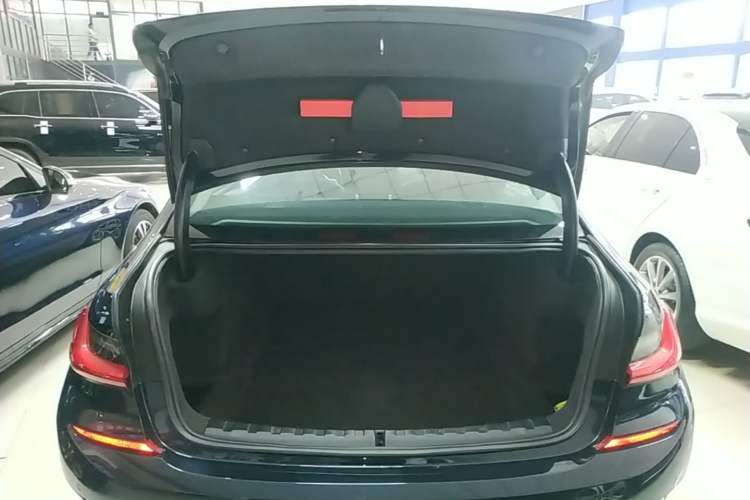 Used BMW 3 Series 2021 320Li M Sport Package Trunk