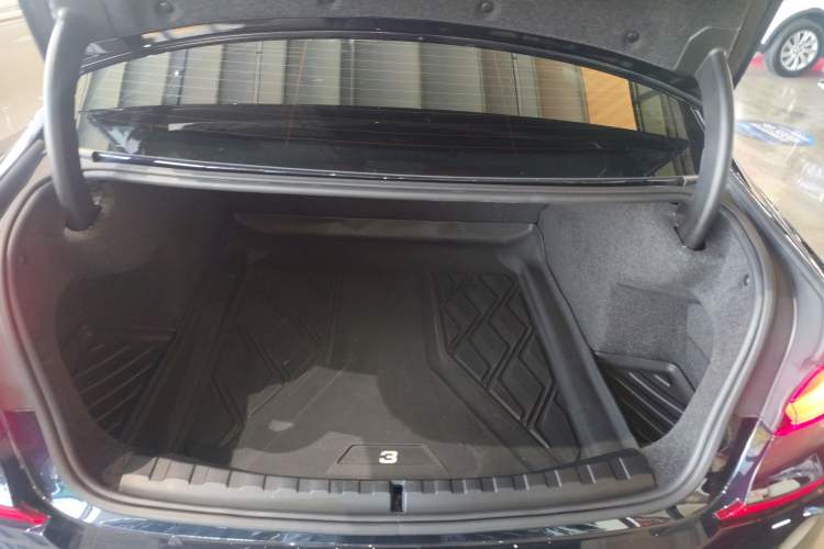 Used BMW 3 Series 2021 Second Facelift 325Li M Sport Package Trunk
