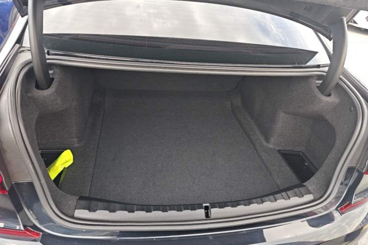 Used BMW 3 Series 2021 325i M Sport Night Edition package Trunk