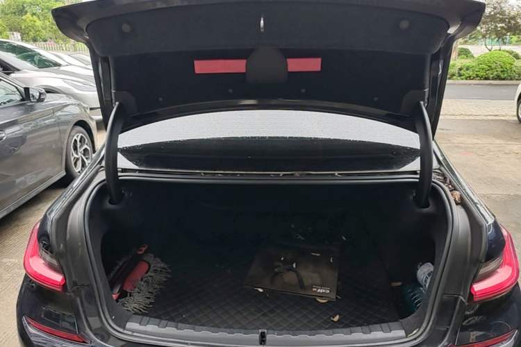 Used BMW 3 Series 2021 Second Facelift 320Li M Sport Package Trunk