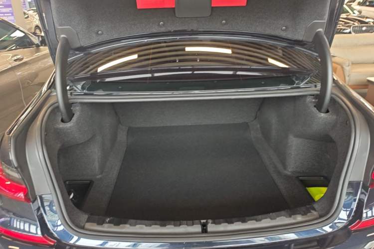 Used BMW 3 Series 2021 Facelifted 320Li M Sport Package Trunk