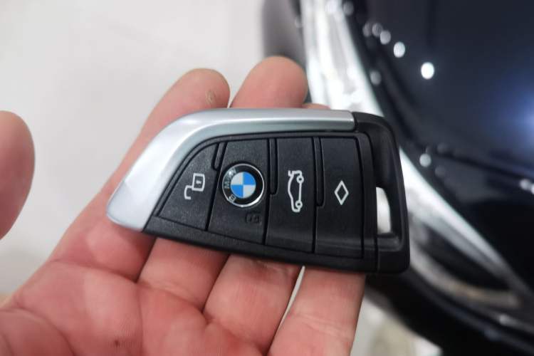 Used BMW 3 Series 2021 Second Facelift 325Li M Sport Night Edition Package Vehicle Key