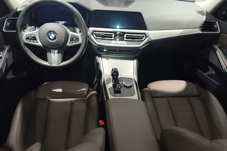 Used BMW 3 Series 2021 325Li M Sport Shadowline Package Center Console