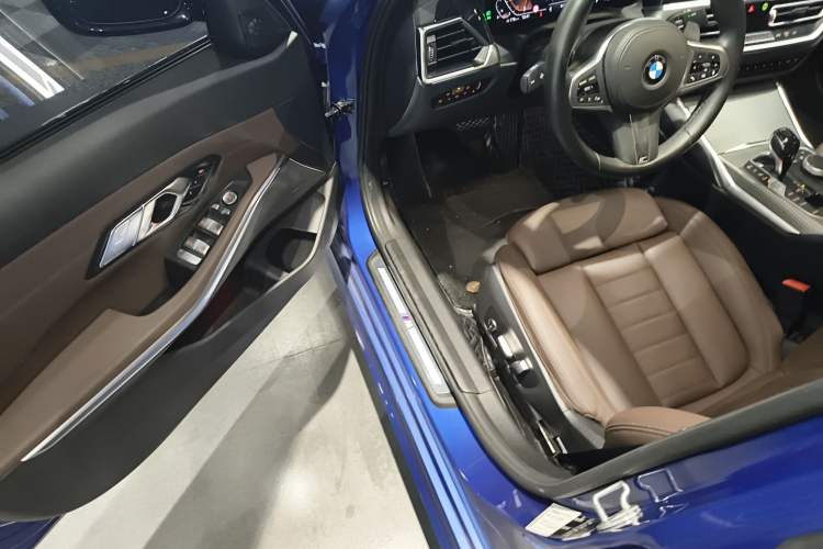 Used BMW 3 Series 2021 325Li M Sport Shadowline Package Driver Seat
