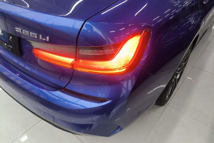Used BMW 3 Series 2021 Restyled 325Li M Sport Package Exterior 3