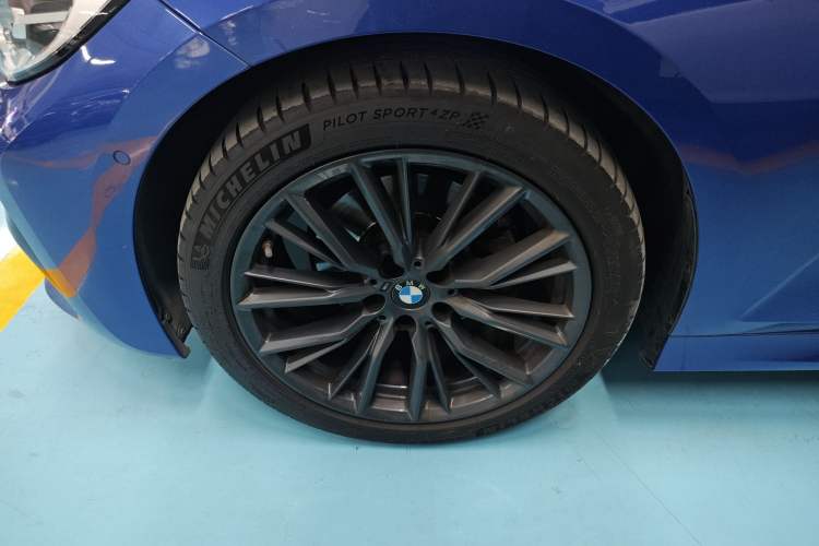 Used BMW 3 Series 2021 Second Facelift 325i M Sport Night Edition Package Exterior 4