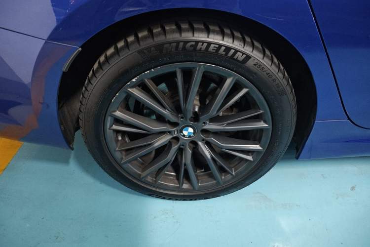 Used BMW 3 Series 2021 Second Facelift 325i M Sport Night Edition Package Exterior 5