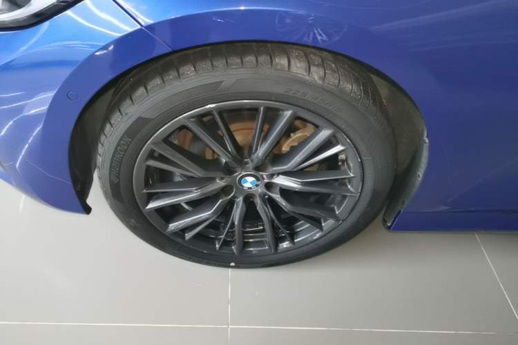 Used BMW 3 Series 2021 325Li M Sport Shadowline Package Left Front Wheel Hub