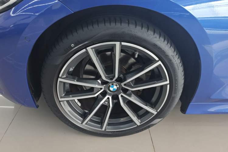Used BMW 3 Series 2021 Second Facelift 325Li M Sport Package Left Front Wheel Hub