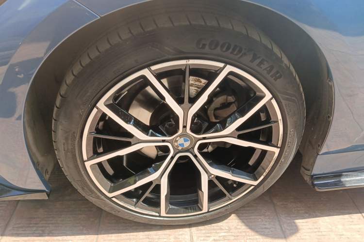 Used BMW 3 Series 2021 Second Facelift 325Li M Sport Package Left Front Wheel Hub