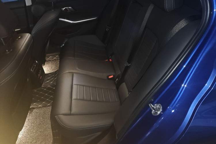 Used BMW 3 Series 2021 325i M Sport Night Edition package Left Rear Seat