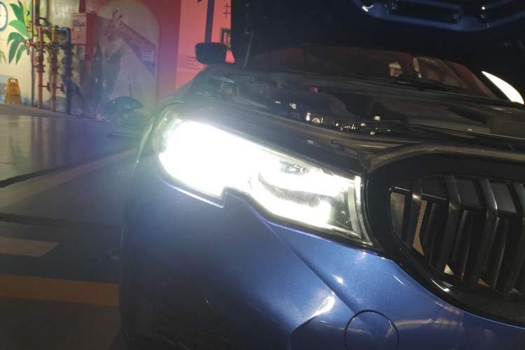 Used BMW 3 Series 2021 Facelifted 325Li M Sport Night Edition Package Right Front Headlight