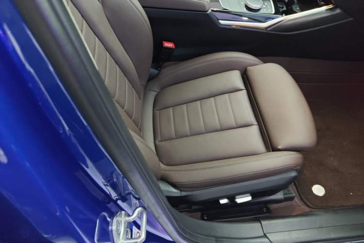 Used BMW 3 Series 2021 320Li M Sport Package Right Front Seat