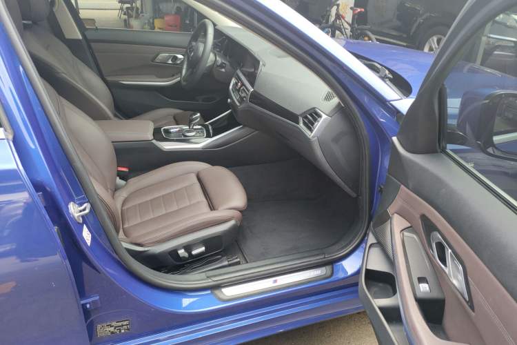 Used BMW 3 Series 2021 320Li M Sport Package Right Front Seat