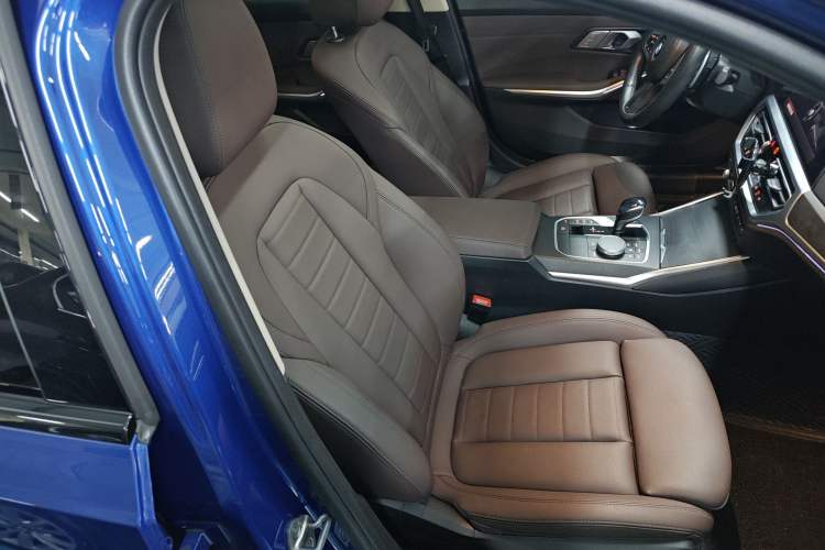 Used BMW 3 Series 2021 Second Facelift 325i M Sport Night Edition Package Right Front Seat