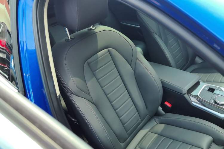 Used BMW 3 Series 2021 Second Facelift 325Li M Sport Package Right Front Seat