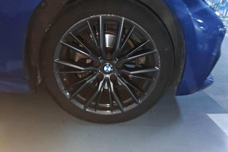 Used BMW 3 Series 2021 325i M Sport Night Edition package Right Front Wheel Hub