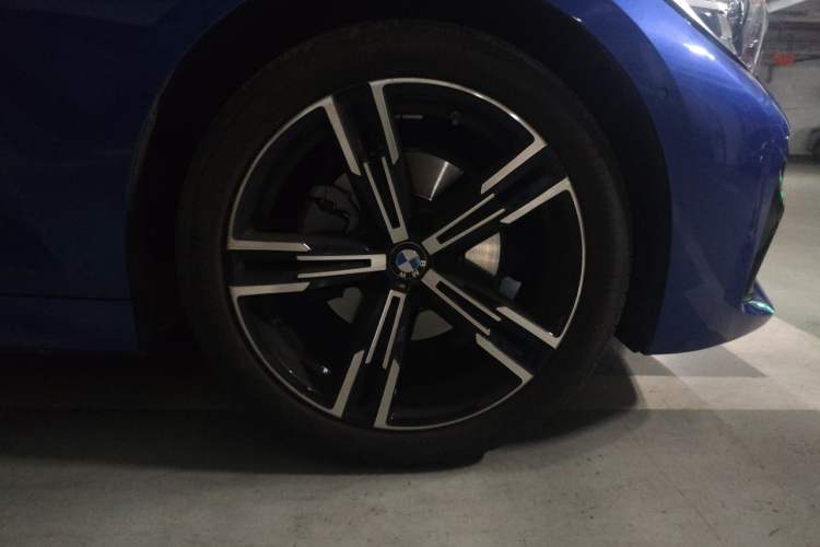Used BMW 3 Series 2021 Second Facelift 325i M Sport Package Right Front Wheel Hub