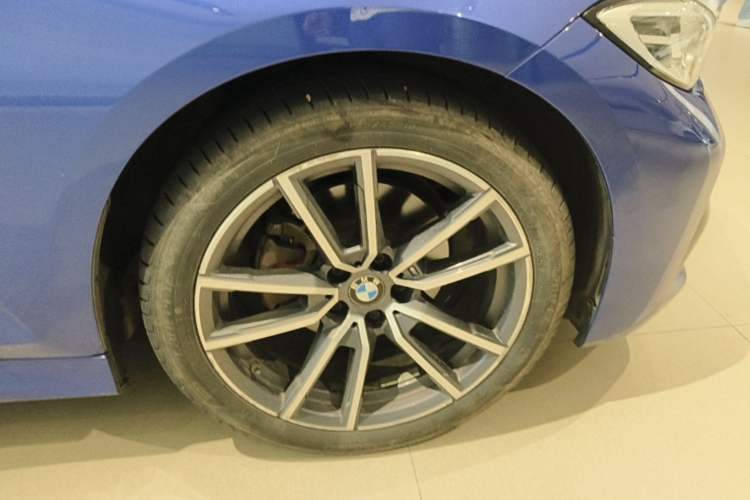 Used BMW 3 Series 2021 320Li M Sport Package Right Front Wheel Hub