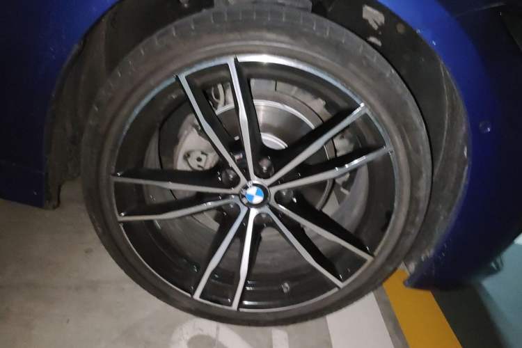 Used BMW 3 Series 2021 Facelifted 325Li M Sport Night Edition Package Right Front Wheel Hub