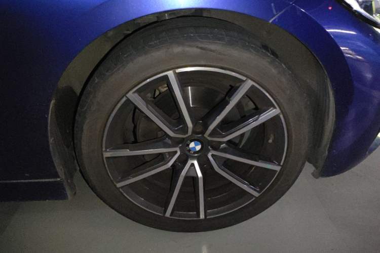 Used BMW 3 Series 2021 320Li M Sport Package Right Front Wheel Hub