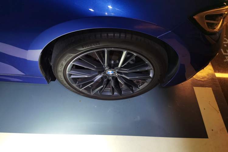 Used BMW 3 Series 2021 Second Facelift 325i M Sport Night Edition Package Right Front Wheel Hub