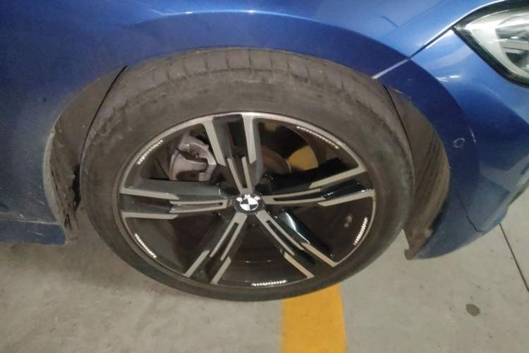 Used BMW 3 Series 2021 325i M Sport Package Right Front Wheel Hub