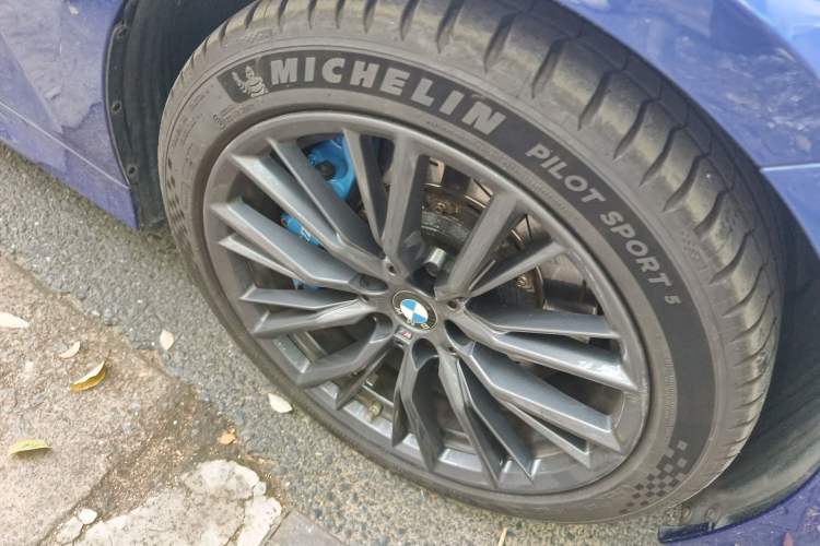 Used BMW 3 Series 2021 Second Facelift 330i M Sport Night Edition Package Right Front Wheel Hub