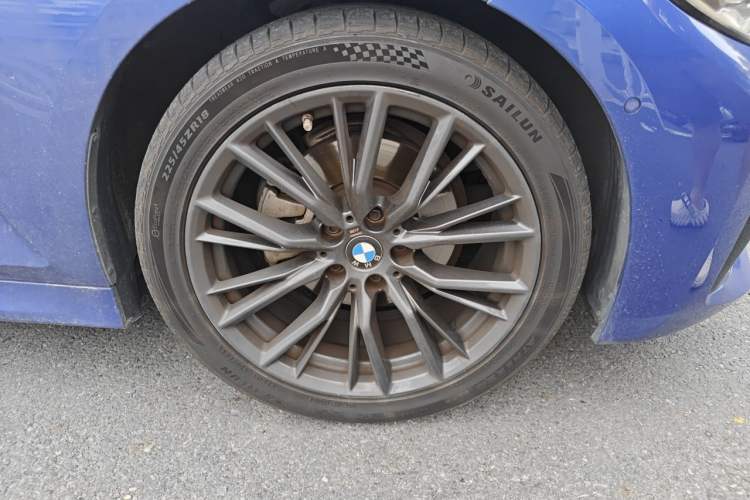 Used BMW 3 Series 2021 325Li M Sport Shadowline Package Right Front Wheel Hub